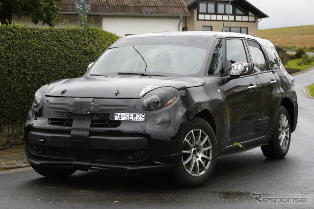 アルファロメオ初のSUV 開発車両スクープ写真