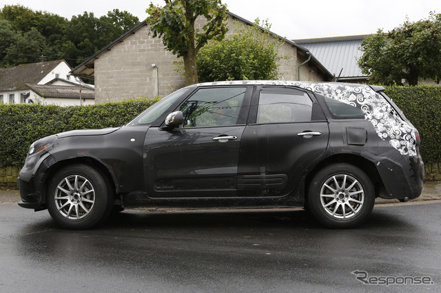 アルファロメオ初のSUV 開発車両スクープ写真