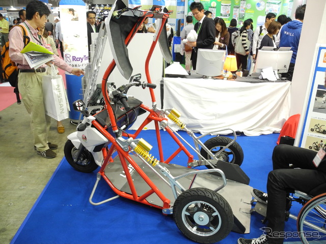 ワイディーエスの車いす乗車用電動三輪車「ホイールチェアビークル」