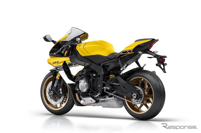 ケニー・ロバーツが乗るYZF-R1 60th Anniversary。