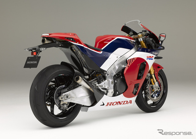 フレディが乗るホンダ RC213V-S。