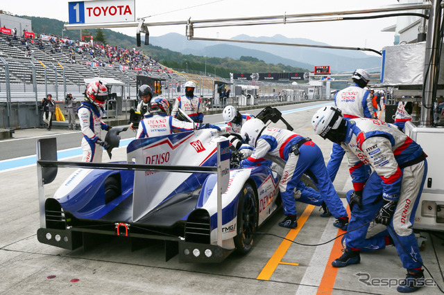ピットワークも決勝のカギを握る(写真はトヨタ陣営)。