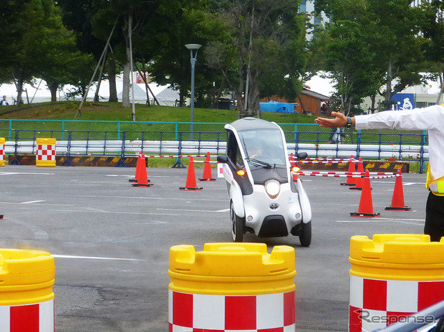 まるで遊園地のアトラクションのような盛り上がりをみせる、東京モーターフェス2015 with みんモー(10月10・11日、東京・青海)