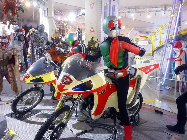 「仮面ライダーゴースト」(テレビ朝日系列)のオンエアにあわせ、「東映ヒーローワールド」(千葉県)は「オレ魂チキンライス」を10月10日から販売する