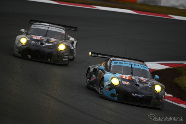 LMGTE-Amクラス優勝の#77 ポルシェ(手前)。