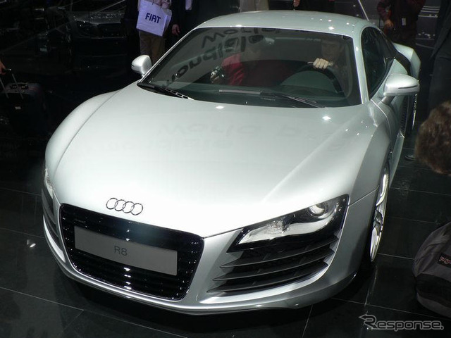 【パリモーターショー06】写真蔵…アウディ R8 一番人気