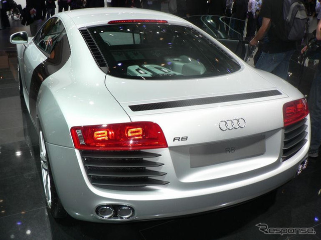 【パリモーターショー06】写真蔵…アウディ R8 一番人気