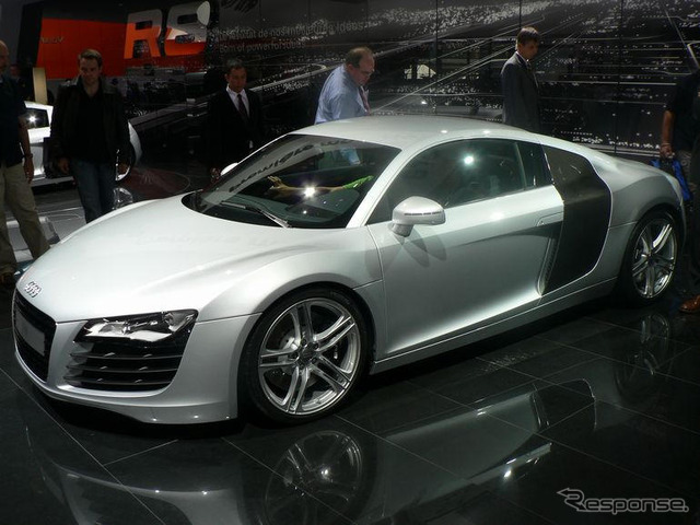 【パリモーターショー06】一番人気はアウディ R8