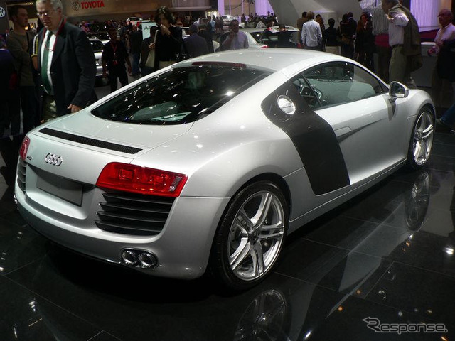 【パリモーターショー06】一番人気はアウディ R8