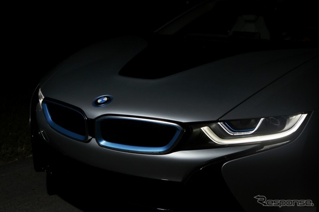 BMW i8 に新たに導入されるレーザーライト