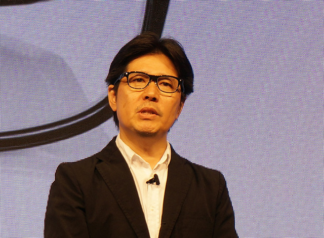 JINS MEME ESを着用する田中仁社長