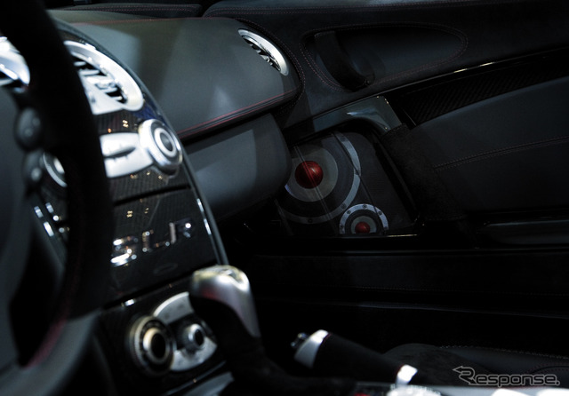 メルセデス・ベンツ SLR マクラーレン ロードスター 722Sに搭載されたConfidence Bianco Fuji