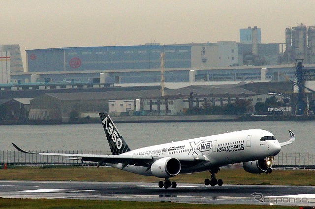 【A350 XWB／デモフライト】　11月20日、関係者を対象とした体験フライトを終えて羽田空港A滑走路（34L）の着陸したエアバスA350XWB。