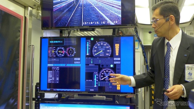 JR西日本は同社が開発している無線を使用した列車制御システムの試験走行の様子を報道陣に公開した