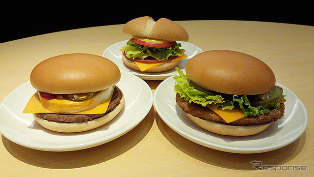 マクドナルドが10月26日から発売する新作3品「エッグチーズバーガー」「バーベキューポークバーガー」「ハムレタスバーガー」