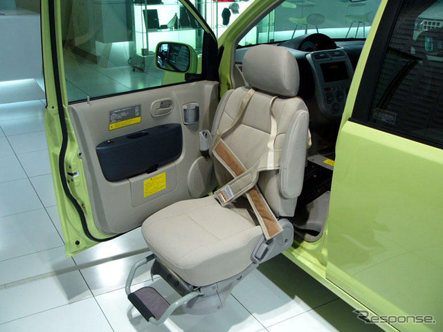 【日産 オッティ 新型発売】助手席スライドアップシート車