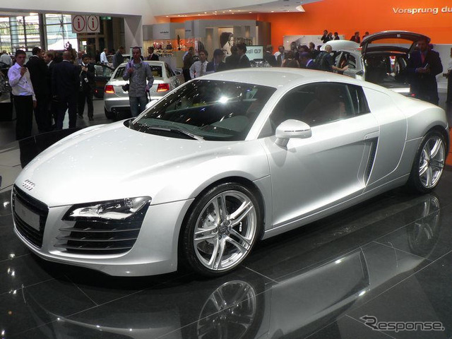 【パリモーターショー06】写真蔵…アウディ R8、ルマンV5マシンと同名