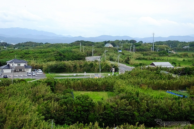 ドライブコースとして人気の角島大橋(山口県下関市豊北町)からみのりの丘ジビエセンター(山口県下関市豊田町)へはクルマで40分