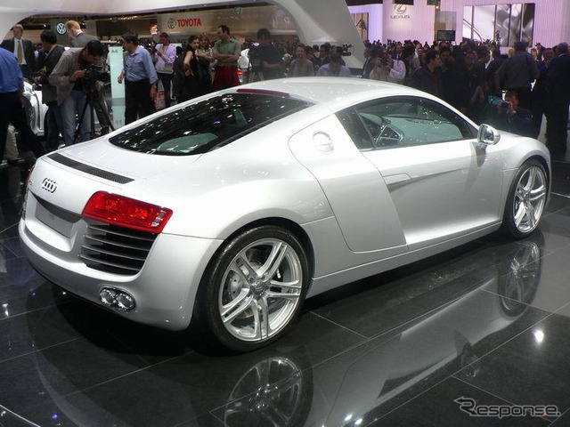 【パリモーターショー06】写真蔵…アウディ R8、ルマンV5マシンと同名
