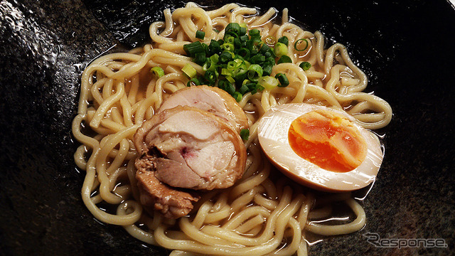 「ブランド鶏肉「長州黒かしわ」を楽しめる焼き鳥屋が点在している」という長門市