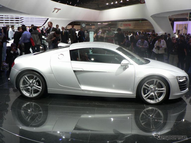【パリモーターショー06】写真蔵…アウディ R8、ルマンV5マシンと同名