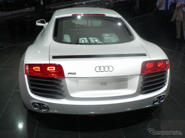 【パリモーターショー06】写真蔵…アウディ R8、ルマンV5マシンと同名
