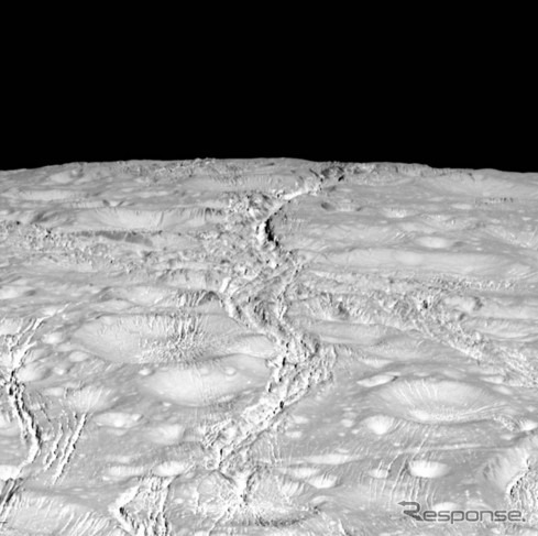 NASA土星探査機、衛星エンケラドス北極の高解像度画像を撮影（1）