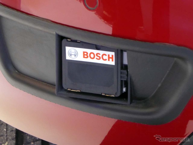 四隅にはボッシュ製センサーを装着。準ミリ波センサーと思われる