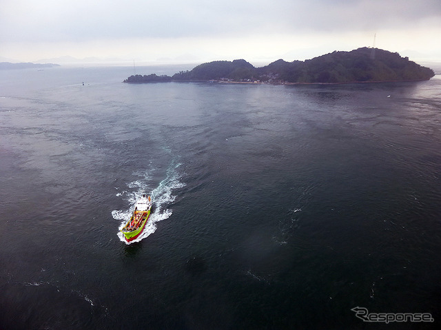 しまなみ海道（西瀬戸自動車道）から来島海峡を眺める