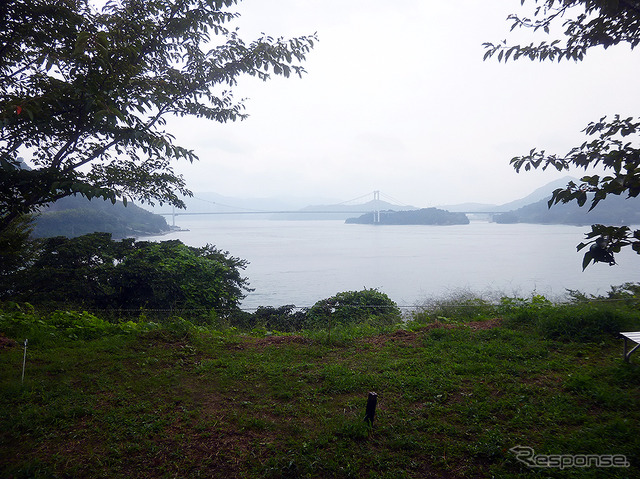 能島に上陸し、中世の海賊衆が築いた海城の時代を想像する