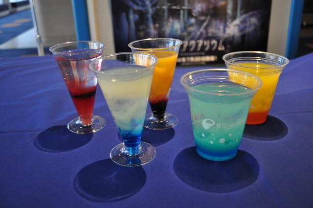 「オーシャンカフェ」で17時から販売されるカクテル(ノンアルコールカクテルも用意)