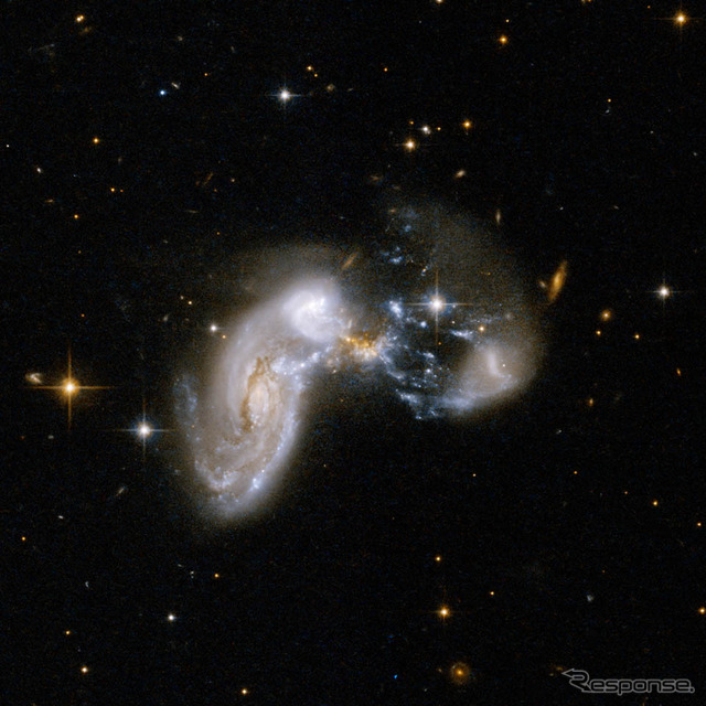 衝突し、爆発的に星形成が起きている銀河の例 Zw II 96