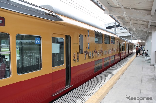 前日の11月7日には2階建て車を組み込んだ「アルプスエキスプレス」の臨時運行も行われる。