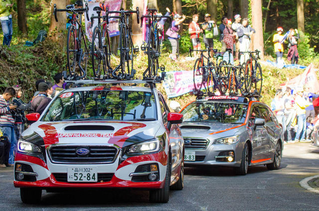 ジャパンカップサイクルロードレースではスバル車が大会関係車両として活躍（2015年10月18日）