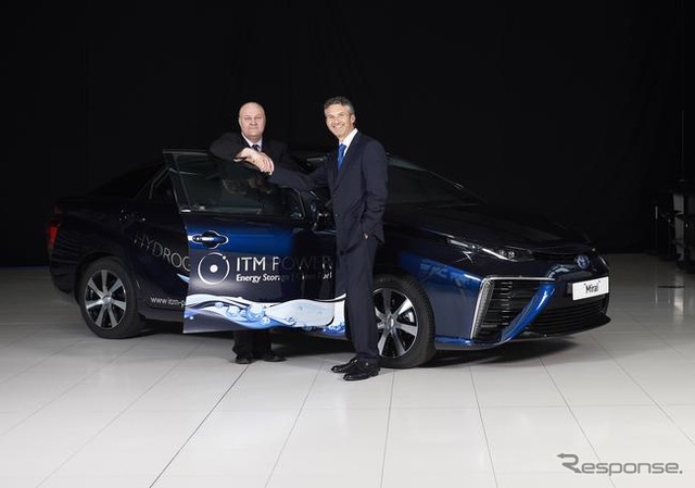 トヨタ MIRAI の欧州第一号車を英国で納車