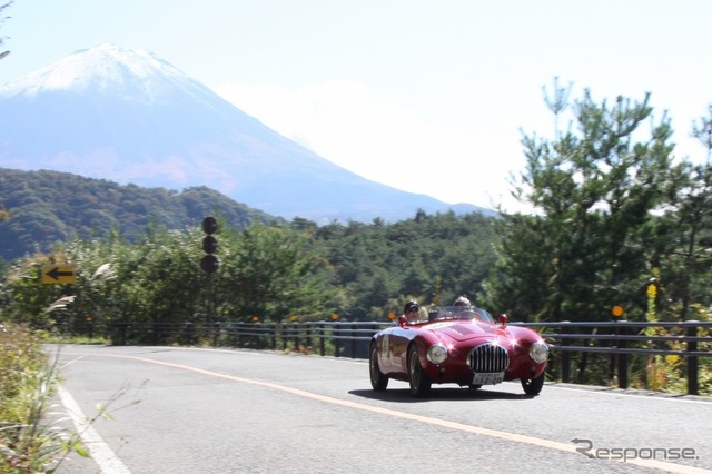 富士山のふもと、西湖の湖畔を行くOSCA MT4