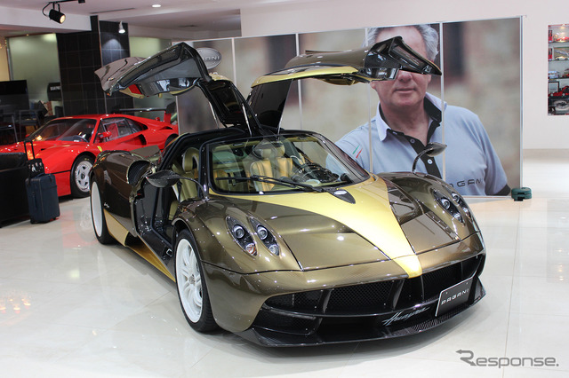 「イタリア・パガーニ社製の高級スポーツカー『ウアイラ』(Huayra)