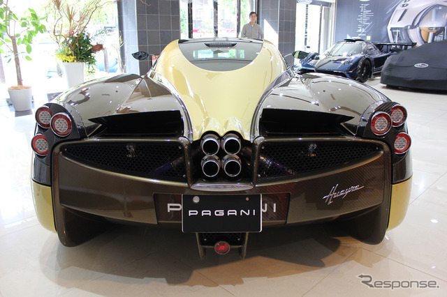 「イタリア・パガーニ社製の高級スポーツカー『ウアイラ』(Huayra)