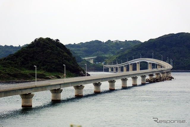角島と本土を結ぶ、全長1780mの角島大橋