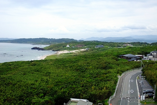 角島灯台は昼間、らせん階段を伝って灯塔項部までのぼることができる