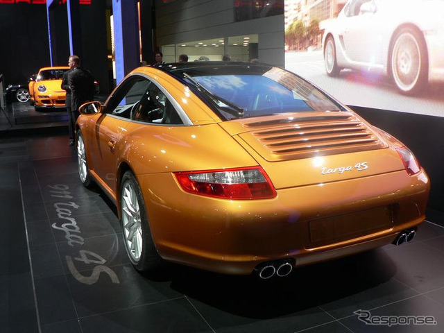 【パリモーターショー06】写真蔵…ポルシェ 911 タルガ4 と タルガ4S