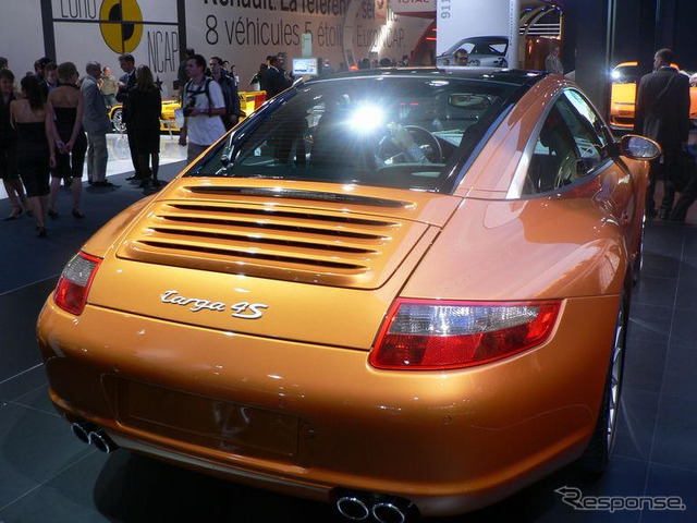 【パリモーターショー06】写真蔵…ポルシェ 911 タルガ4 と タルガ4S