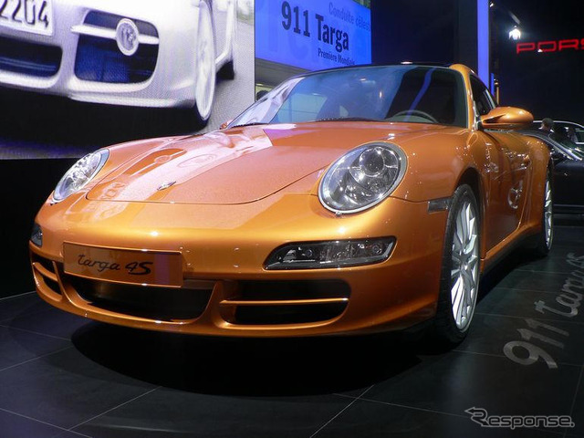 【パリモーターショー06】写真蔵…ポルシェ 911 タルガ4 と タルガ4S