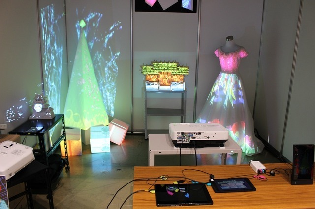 クレストのブースに展示されているプロジェクションマッピング