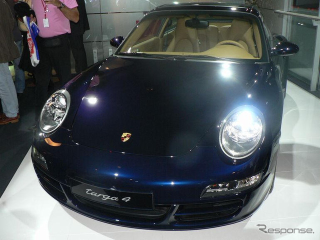 【パリモーターショー06】写真蔵…ポルシェ 911 タルガ4 と タルガ4S