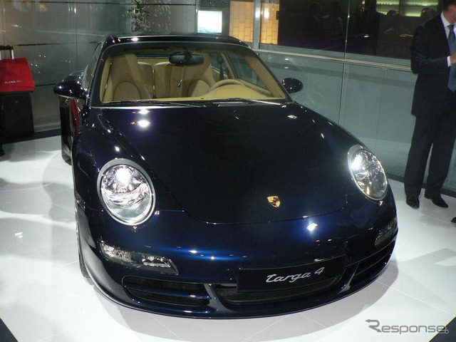 【パリモーターショー06】写真蔵…ポルシェ 911 タルガ4 と タルガ4S