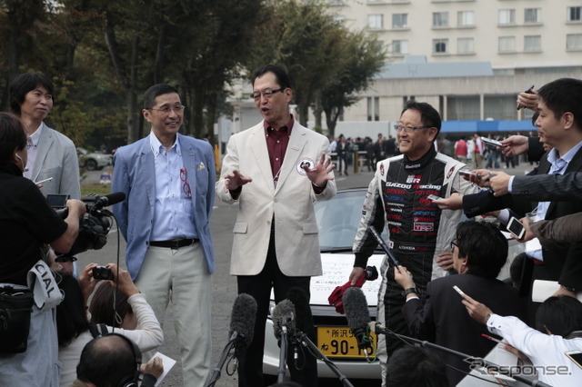 左から、西川廣人副会長、池史彦会長、豊田章男副会長