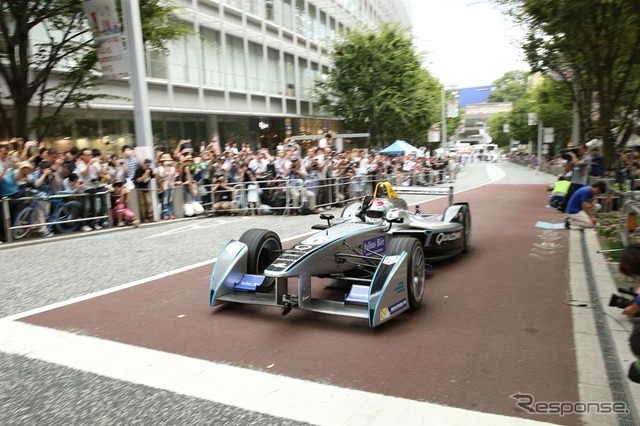 今年の夏には、東京六本木でもフォーミュラEの公道デモ走行が実施されている。