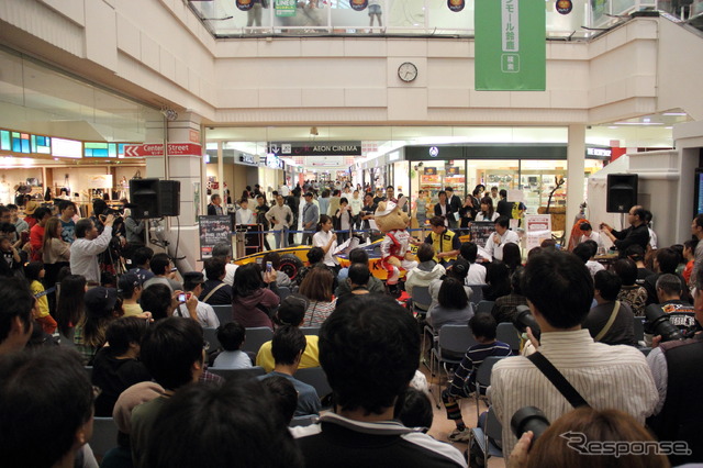 イオンモール鈴鹿でのスーパーフォーミュラPRイベント