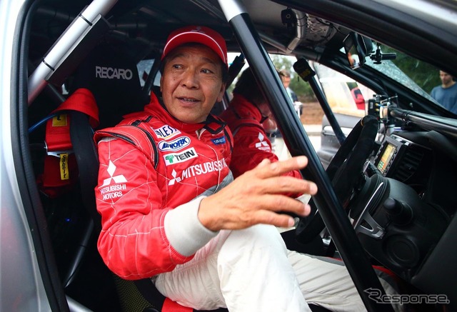 ドライバー兼監督の増岡浩氏